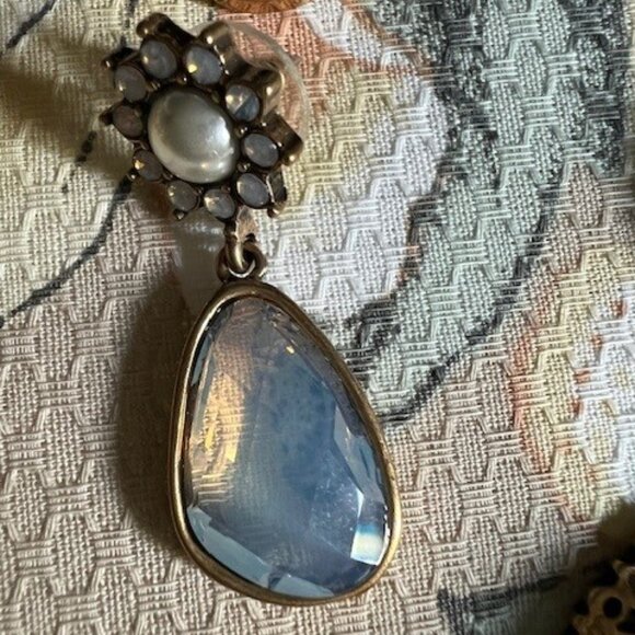 Chico's statement necklace set which includes 1bracelet, 2 pairs of earrings - Picture 3 of 13